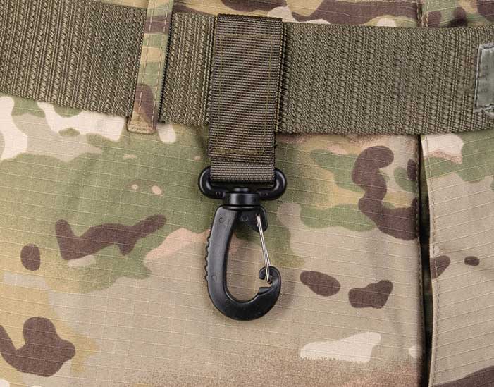 GÜRTELSCHLAUFE MIT KLETTVERSCHLUS UND WIRBELKARABINER SCHWARZ