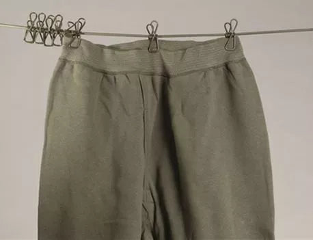 ELASTISCHE WÄSCHELEINE MIT KLAMMERN OLIVE